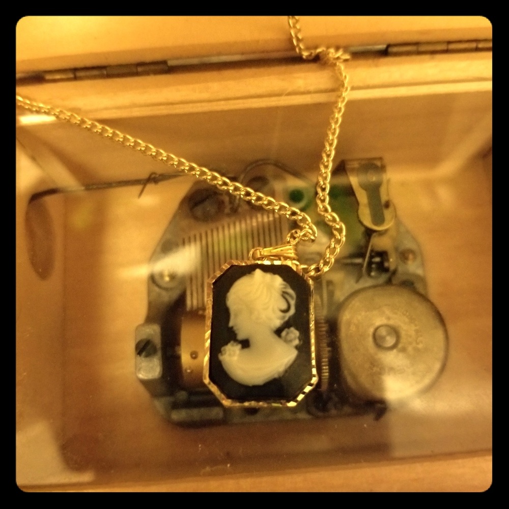 Classic Cameo Necklace